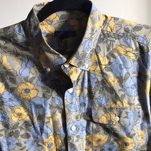 Lightly used men’s shirt